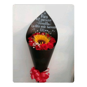 Arreglo de mano tipo cono personalizado rosas rojas y girasol