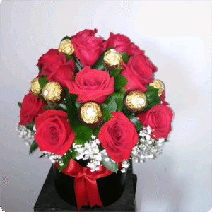 Topiario de Rosas Rojas y Chocolate Ferrero en Caja Negra