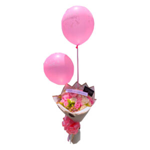 Bouquet de mano elaborado en papel coreano, con rosas