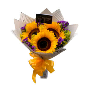 Bouquet de mano con estatis, 4 girasoles y una rosa en el centro