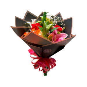 Bouquet de mano de 5  Lirios y dos rosas