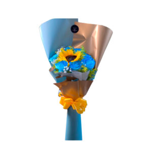Bouquet de mano, con un Girasol y 7 Rosas